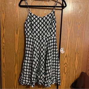 ✨3/$20✨Old Navy Leaf Design Dress